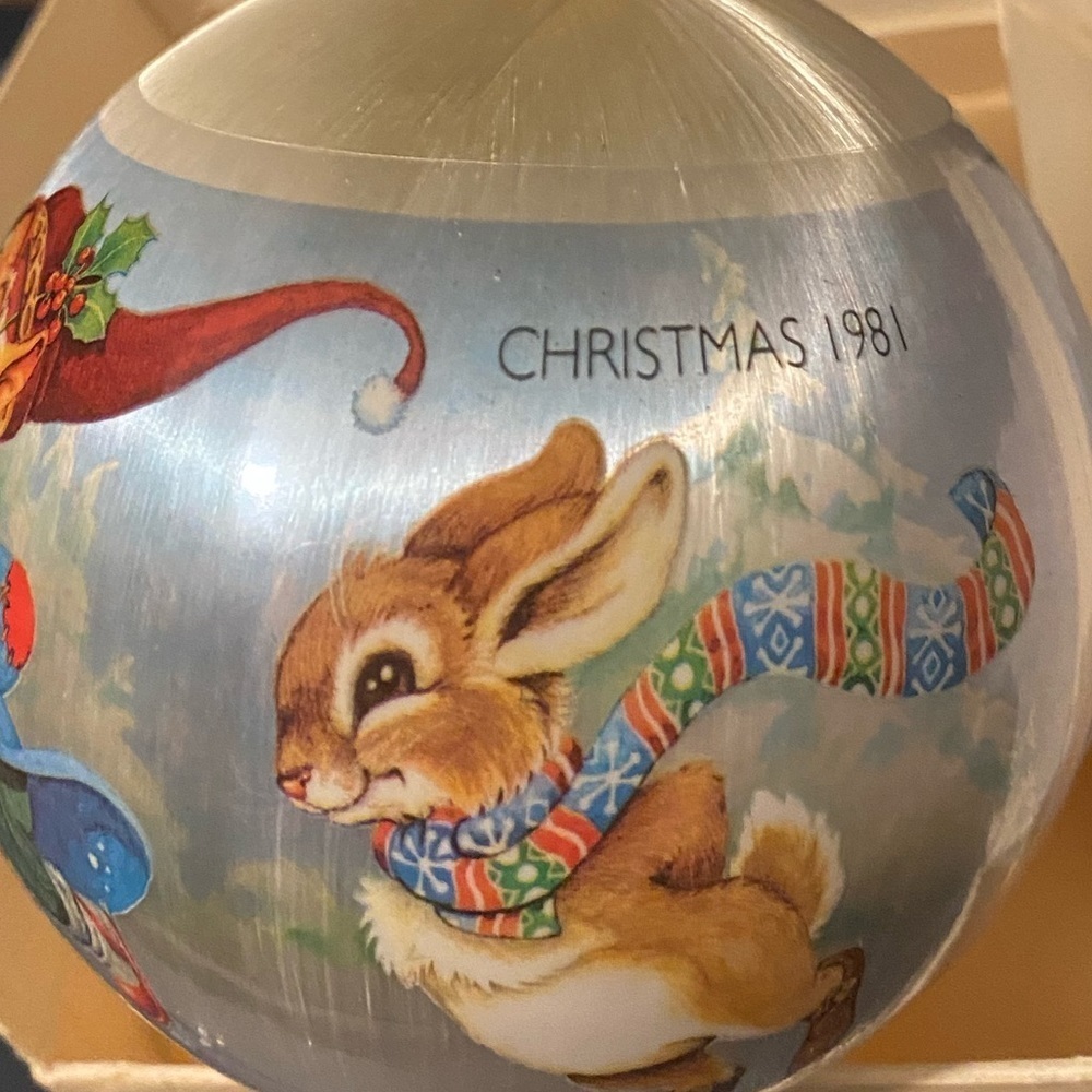 Vintage 1981 Hallmark Keepsake Ornament Christmas Magic Unbreakable Satin in Box - Picture 3 of 5